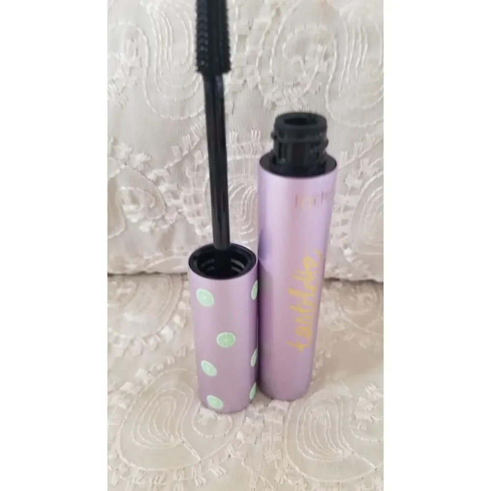 Tartelette™ Tubing Mascara is a vegan, 24-hour flake-free.